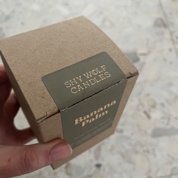 Shy Wolf ‘Banana Palm’ 8oz Candle w Box - Picture 3 of 3